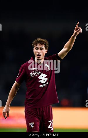 Torino, Italia. 02 dicembre 2021. Mergim Vojvoda del Torino FC si gioca durante la serie Una partita di calcio tra il Torino FC e l'Empoli FC. Credito: Nicolò Foto Stock