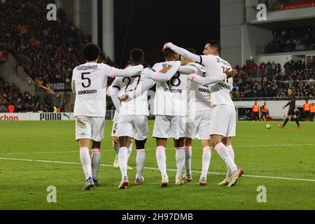 Celebrazione giocatori PSG durante il campionato francese Ligue 1 partita di calcio tra RC Lens e Parigi Saint-Germain il 4 dicembre 2021 allo stadio Bollaert-Delelis di Lens, Francia - Foto: Laurent Sanson/DPPI/LiveMedia Foto Stock