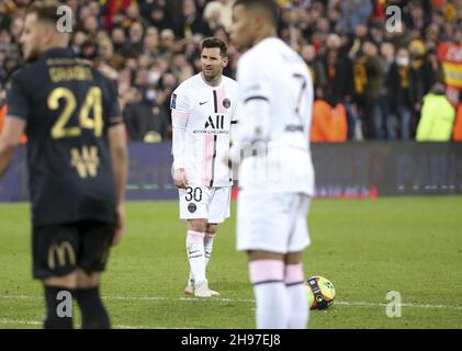 Lionel messi del PSG durante il campionato francese Ligue 1 partita di calcio tra RC Lens e Parigi Saint-Germain il 4 dicembre 2021 allo stadio Bollaert-Delelis di Lens, Francia - Foto: Jean Catuffe/DPPI/LiveMedia Foto Stock