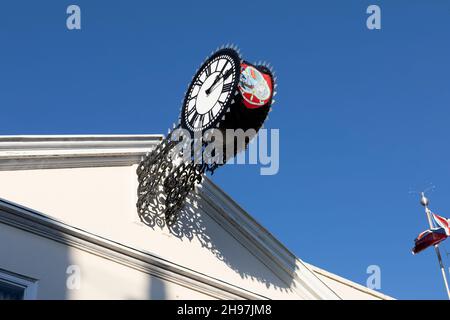 L'orologio sul Municipio di Hythe, Kent. Foto Stock