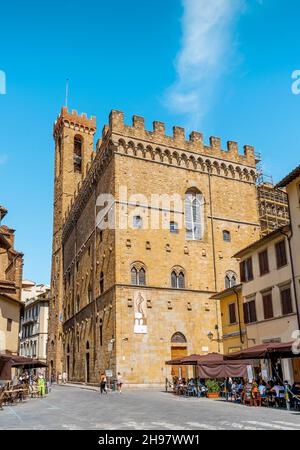 Il palazzo Bargello, costruito nel 13th secolo come casa dei Podestà, poi caserma e prigione, oggi museo dedicato all'arte rinascimentale, a Firenze, Foto Stock