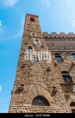 La torre Volognana del palazzo Bargello, costruita nel 13th come casa del Podestà, poi baracca e prigione, ora un museo dedicato a Renais Foto Stock
