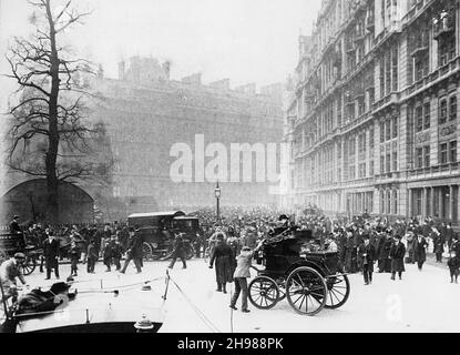 1898 Carrozza elettrica di fine campo all'inizio dell'Automobile Club di Gran Bretagna 1 ° Easter Tour, 7 aprile 1898. Foto Stock