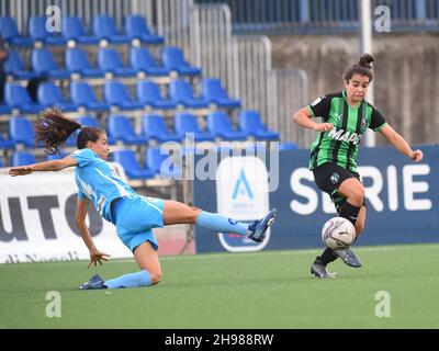 Cercola, Italia. 13 Nov 2021. Cercola, Italia 13.11.2021 il match Napoli Femminile e US. Sassuolo allo Stadio Comunale 'Arena' Giuseppe piccolo risultati finali 0-1 (Credit Image: © Agostino Gemito/Pacific Press via ZUMA Press Wire) Foto Stock