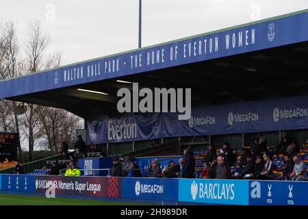 Liverpool, Regno Unito. 05 dicembre 2021. Liverpool, Inghilterra, 5 Dicembre Vista generale all'interno dello stadio durante la partita della fa Womens Continental League Cup tra Everton e Durham al Walton Hall Park di Liverpool, Inghilterra Natalie Mincher/SPP Credit: SPP Sport Press Photo. /Alamy Live News Foto Stock