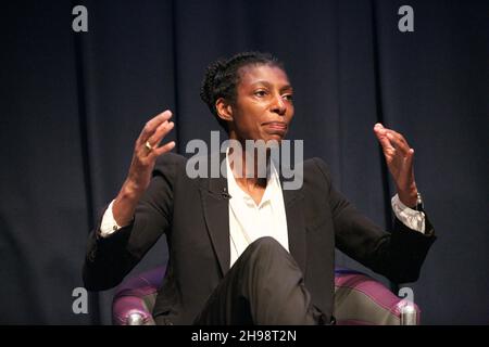 Edimburgo, Regno Unito, 18 novembre 2021: Dame Sharon White, presidente della John Lewis Partnership, in un panel presso lo SCDI Forum. PIC: Terry Murden / Alamy Foto Stock