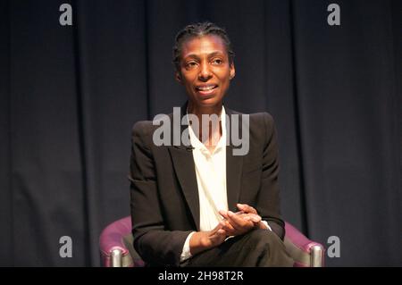 Edimburgo, Regno Unito, 18 novembre 2021: Dame Sharon White, presidente della John Lewis Partnership, in un panel presso lo SCDI Forum. PIC: Terry Murden / Alamy Foto Stock