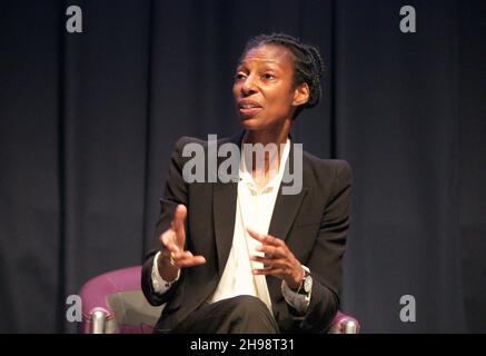 Edimburgo, Regno Unito, 18 novembre 2021: Dame Sharon White, presidente della John Lewis Partnership, in un panel presso lo SCDI Forum. PIC: Terry Murden / Alamy Foto Stock