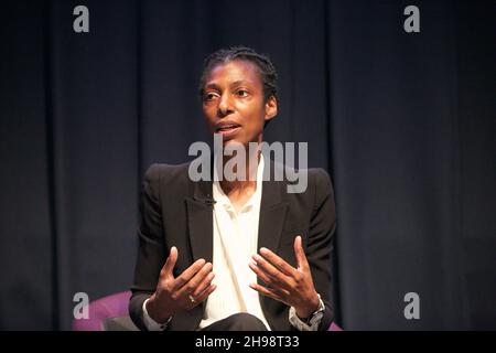 Edimburgo, Regno Unito, 18 novembre 2021: Dame Sharon White, presidente della John Lewis Partnership, in un panel presso lo SCDI Forum. PIC: Terry Murden / Alamy Foto Stock