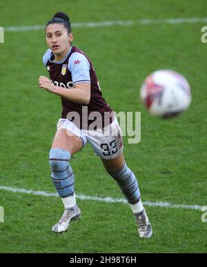 SUNDERLAND, GBR. 5 DICEMBRE Mayumi Pacheco di Aston Villa in azione durante la partita di Continental Cup tra Sunderland e Aston Villa a Eppleton CW, Hetton domenica 5 dicembre 2021. (Credit: Will Matthews | MI News) Credit: MI News & Sport /Alamy Live News Foto Stock