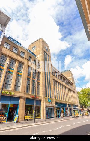 Ex edificio art deco cooperativo a Newgate st Newcastle upon Tyne UK, ora un hotel Premier Inn Foto Stock