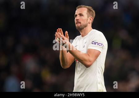 Harry Kane di Tottenham Hotspur aggancia i fan dopo la partita della Premier League al Tottenham Hotspur Stadium di Londra. Data foto: Domenica 5 dicembre 2021. Foto Stock