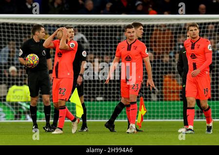 5 dicembre 2021; Tottenham Hotspur Stadium. Tottenham, Londra, Inghilterra; Premier League football, Tottenham contro Norwich: Un abbattuto Teemu Pukki di Norwich City dopo la loro perdita del 3-0 Foto Stock