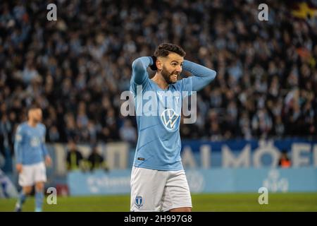 Malmoe, Svezia. 4 dicembre 2021. Erdal Rakip di Malmoe FF visto durante la partita Allsvenskan tra Malmoe FF e Halmstad allo stadio Eleda di Malmoe. (Photo Credit: Gonzales Photo/Alamy Live News Foto Stock