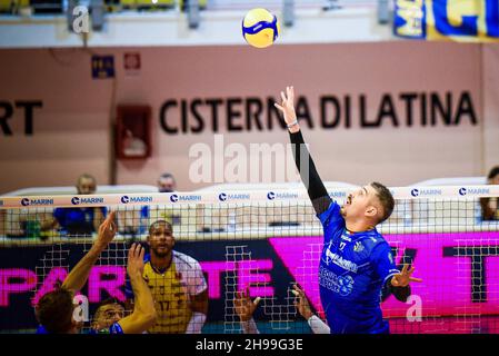 Latina, Italia. 05 dicembre 2021. Baranowicz Michele durante Top Volley Cisterna vs Leo Scarpe Modena, Pallavolo Campionato Italiano Serie A Men Superleague a Latina, Italia, Dicembre 05 2021 Credit: Independent Photo Agency/Alamy Live News Foto Stock