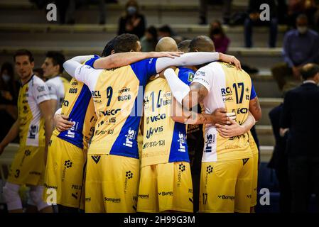 Latina, Italia. 05 dicembre 2021. (Leo Shoes Modena) durante il Top Volley Cisterna vs Leo Shoes Modena, Volley Campionato Italiano Serie A Men Superleague a Latina, Italia, Dicembre 05 2021 Credit: Independent Photo Agency/Alamy Live News Foto Stock