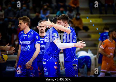 Latina, Italia. 05 dicembre 2021. Tommaso Rinaldi durante Top Volley Cisterna vs Leo Scarpe Modena, Pallavolo Campionato Italiano Serie A Men Superleague a Latina, Italia, Dicembre 05 2021 Credit: Independent Photo Agency/Alamy Live News Foto Stock