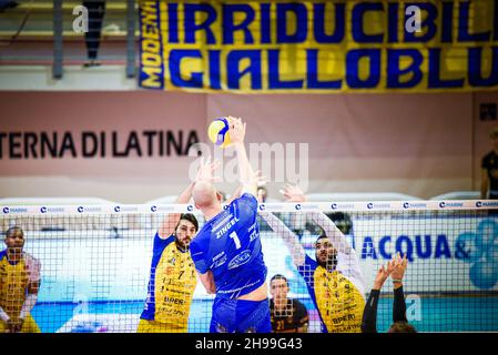 Latina, Italia. 05 dicembre 2021. Zingel Aidan durante Top Volley Cisterna vs Leo Scarpe Modena, Volley Campionato Italiano Serie A Men Superleague a Latina, Italia, Dicembre 05 2021 Credit: Independent Photo Agency/Alamy Live News Foto Stock