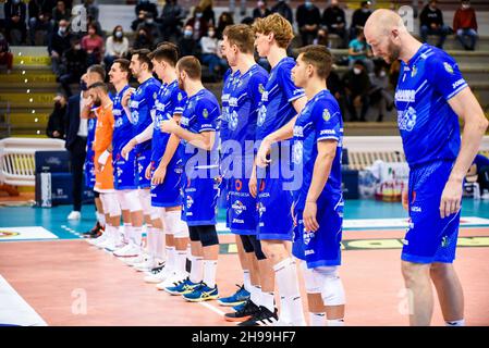 Latina, Italia. 05 dicembre 2021. (Top Volley Cisterna) durante Top Volley Cisterna vs Leo Scarpe Modena, Volley Campionato Italiano Serie A Men Superleague a Latina, Italia, Dicembre 05 2021 Credit: Independent Photo Agency/Alamy Live News Foto Stock