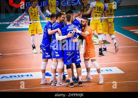 Latina, Italia. 05 dicembre 2021. (Top Volley Cisterna) durante Top Volley Cisterna vs Leo Scarpe Modena, Volley Campionato Italiano Serie A Men Superleague a Latina, Italia, Dicembre 05 2021 Credit: Independent Photo Agency/Alamy Live News Foto Stock