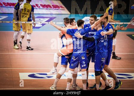 Latina, Italia. 05 dicembre 2021. (Top Volley Cisterna) durante Top Volley Cisterna vs Leo Scarpe Modena, Volley Campionato Italiano Serie A Men Superleague a Latina, Italia, Dicembre 05 2021 Credit: Independent Photo Agency/Alamy Live News Foto Stock