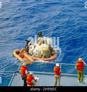 Apollo 11 recupero nell'Oceano Pacifico 1969-07-24 Foto Stock