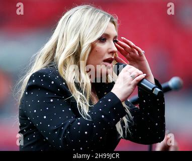 Londra, Regno Unito. 05 dicembre 2021. LONDRA, Inghilterra - DICEMBRE 05: La cantante Ella Henderson si esibisce prima della finale 2021 della Coppa fa delle Donne Vitality tra Arsenal e Chelsea allo stadio di Wembley, Londra, Inghilterra il 05 Dicembre 2021 Credit: Action Foto Sport/Alamy Live News Foto Stock