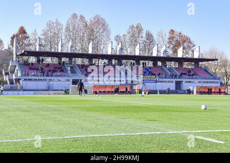 Milano, Italia. 05 dicembre 2021. Vismara Sports Center, 06.12.21 la tribuna del Vismara Sports Center davanti alle donne Serie A match tra AC Milan e FC Internazionale al Vismara Sports Center di Milano Cristiano Mazzi/SPP Credit: SPP Sport Press Photo. /Alamy Live News Foto Stock