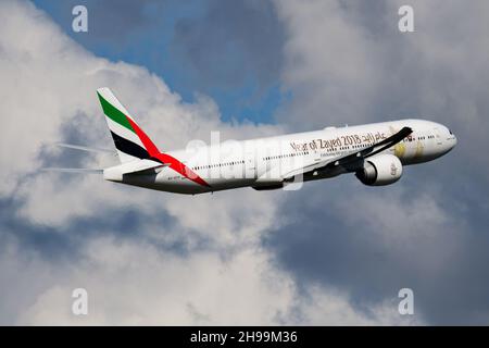 Budapest / Ungheria - 15 maggio 2018: Partenza in aereo passeggeri speciale della Emirates Airlines Boeing 777-300ER A6-EPP e decollo all'aeroporto di Budapest Foto Stock