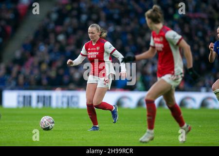 LONDRA, GBR. 5 DICEMBRE Frida Maanum dell'Arsenal controlla la palla durante la finale della Femminile's Vitality fa Cup tra Arsenal e Chelsea al Wembley Stadium, Londra, domenica 5 dicembre 2021. (Credit: Federico Maranesi | MI News) Credit: MI News & Sport /Alamy Live News Foto Stock