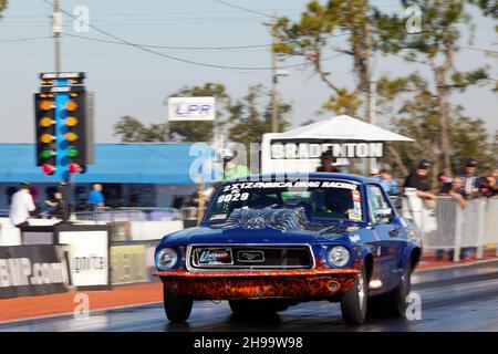 Bradenton, Stati Uniti. 4 dicembre 2021. 50th Annual Snowbird Outlaw Nationals presentato da Motion Raceworks a Bradenton, FL il 4 dicembre 2021. L'evento adatto alle famiglie con corse di drag racing ricche d'azione e Jet-Show, famoso in tutto il mondo. $50,000 Pro Mod Shootout, Pro275, X275, Outlaw 632, Ultra Street, Auto da corsa LDR e drag. (Foto di Yaroslav Sabitov/YES Market Media/Sipa USA) Credit: Sipa USA/Alamy Live News Foto Stock