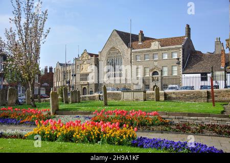 Il Municipio e la trinità Guildhall Saturday Market Place, King's Lynn, Norfolk, Inghilterra, Regno Unito Foto Stock