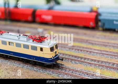 E10 1239 e-lok di DB al Model Railway Exhibition (Vasutmodell Kiallitas), Sopron, Ungheria Foto Stock