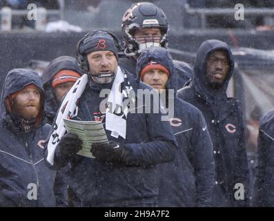 Chicago, Stati Uniti. 05 dicembre 2021. Il capo allenatore dei Chicago Bears Matt Nagy lavora il gioco contro gli Arizona Cardinals al Soldier Field di Chicago domenica 5 dicembre 2021. I Cardinali vincono il 33-22. Foto di Mark Black/UPI. Credit: UPI/Alamy Live News Foto Stock