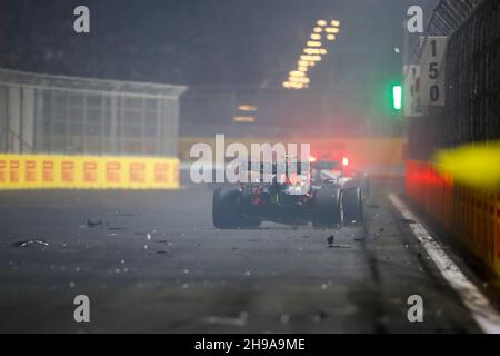 Jeddah, Arabia Saudita. 5 dicembre 2021. Crash di Sergio Perez #11 (MEX, Red Bull Racing), Gran Premio di F1 dell'Arabia Saudita al circuito di Jeddah Corniche il 5 dicembre 2021 a Jeddah, Arabia Saudita. (Foto di HOCH ZWEI) Credit: dpa/Alamy Live News Foto Stock