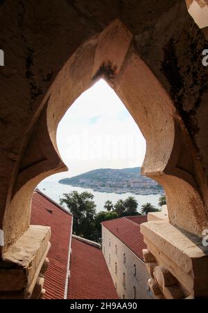 Vista dal campanile della cattedrale di Trogir, Croazia Foto Stock