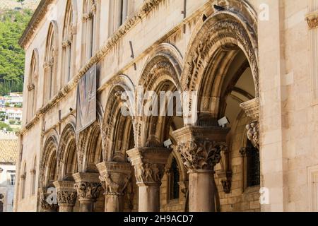 Facciata del famoso Palazzo del Rettore nel centro di Dubrovnik, Croazia Foto Stock
