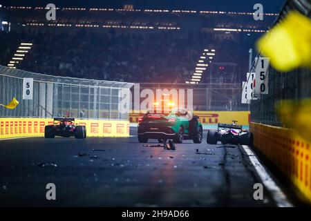 Jeddah, Arabia Saudita. 05 dicembre 2021. Crash, incidente, 11 PEREZ Sergio (mex), Red Bull Racing Honda RB16B, 09 MAZEPIN Nikita (rus), Haas F1 Team VF-21 Ferrari, in azione nel corso della Formula 1 stc Saudi Arabian Grand Prix 2021, 21° round del 2021 FIA Formula 1 World Championship dal 3 al 5 dicembre, 2021 sul circuito di Jeddah Corniche, a Jeddah, Arabia Saudita - Foto Antonin Vincent / DPPI Credit: DPPI Media/Alamy Live News Foto Stock