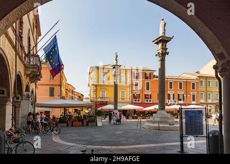 Piazza del Popolo è la piazza principale della città di Ravenna, Italia. Sera Foto Stock