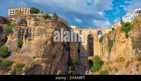 Puente Nuevo (Ponte nuovo) che attraversa la Gola di Tajo, Ronda, Provincia di Malaga, Comunità autonoma dell'Andalusia, Spagna Foto Stock