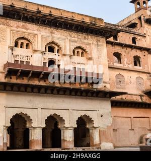 Jahangir Mahal (Forte di Orchha) in Orchha, Madhya Pradesh, India, Jahangir Mahal o Palazzo di Orchha è cittadella e guarnigione situato in Orchha. Madhya Prade Foto Stock