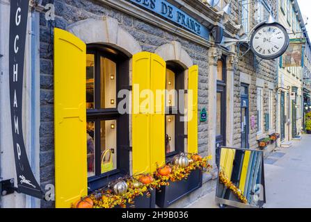 Quebec City, Quebec, Canada, 20 settembre, 2021: Old Quebec City attrazioni turistiche di Quartier Petit Champlain, quartiere dello shopping e la vecchia architettura francese Foto Stock