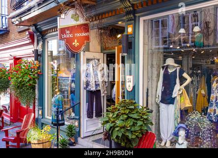 Quebec City, Quebec, Canada, 20 settembre, 2021: Old Quebec City attrazioni turistiche del quartiere Petit Champlain città bassa, quartiere dello shopping e vecchia architettura francese Foto Stock