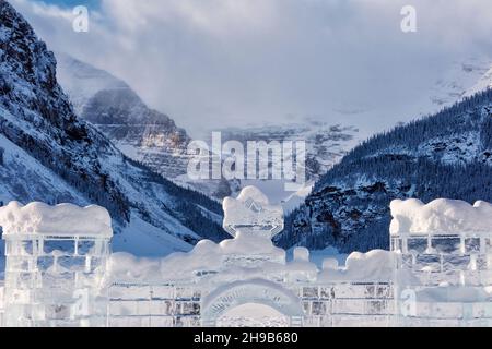 Ice Castle, Ice Magic Festival, Lake Louise, Banff National Park, Alberta, Canada Foto Stock