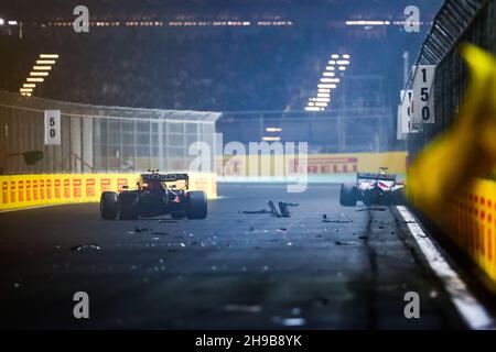 Crash, incidente, 11 PEREZ Sergio (mex), Red Bull Racing Honda RB16B, 09 MAZEPIN Nikita (rus), Haas F1 Team VF-21 Ferrari, in azione durante la Formula 1 stc Saudi Arabian Grand Prix 2021, 21° round del Campionato del mondo FIA di Formula uno 2021 dal 3 al 5 dicembre, 2021 sul circuito di Jeddah Corniche, a Jeddah, Arabia Saudita - Foto: Antonin Vincent/DPPI/LiveMedia Foto Stock