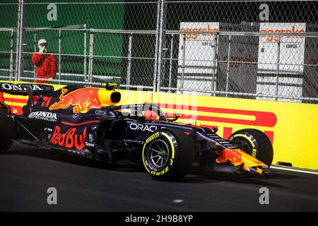 Crash, incidente, 11 PEREZ Sergio (mex), Red Bull Racing Honda RB16B, azione durante il Gran Premio Saudi Arabian di Formula 1 stc 2021, 21° round del Campionato Mondiale di Formula uno FIA 2021 dal 3 al 5 dicembre 2021 sul circuito di Jeddah Corniche, a Jeddah, Arabia Saudita - Foto: Antonin Vincent/DPPI/LiveMedia Foto Stock