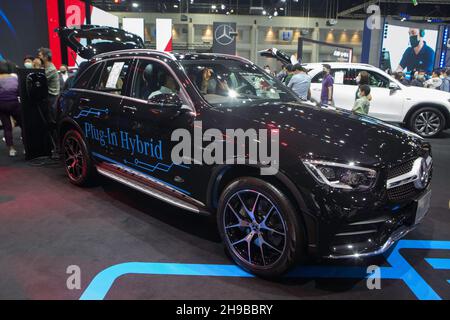 Parkked, Tailandia. 4 dicembre 2021. Allo stand Mercedes Benz è stato presentato un nuovo veicolo elettrico.l'evento 'The 38th Motor Expo - Motor Expo 2021' sotto il concetto di 'Happy Motor Vehicles' (TEMPO di DIVERTIMENTO!), Un luogo di incontro e di scambio di opinioni tra gli amanti delle auto questo evento raccoglie nuove auto dell'anno. Con promozioni complete per la fine dell'anno 2021, a partire dal 1-12 dicembre 2021 presso L'IMPACT Challenger 1-3 Building, Muang Thong Thani. (Foto di Atiwat Siltamethanont/Pacific Press) Credit: Pacific Press Media Production Corp./Alamy Live News Foto Stock