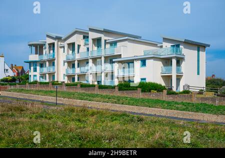 Il Capo, un complesso di appartamenti sul Rottingdean Seafront a Rottingdean, Brighton & Hove, East Sussex, Inghilterra, Regno Unito. Foto Stock