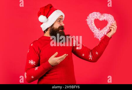 Buon natale e Felice Anno Nuovo. Ragazzo indossare Santa cappello. Innamorati. Ti voglio bene. Permettetemi di sciogliere il vostro cuore. Il Natale nel vostro cuore. Bello Foto Stock