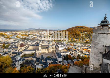 Vista sul castello di Hohensalzburg a Salisburgo Foto Stock
